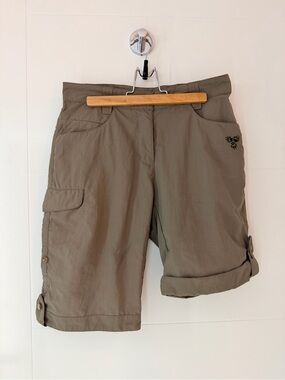 Fast drying 8-10 inch Jack Wolfskin Olive Green Roll-Cuff Cargo Hiking Shorts